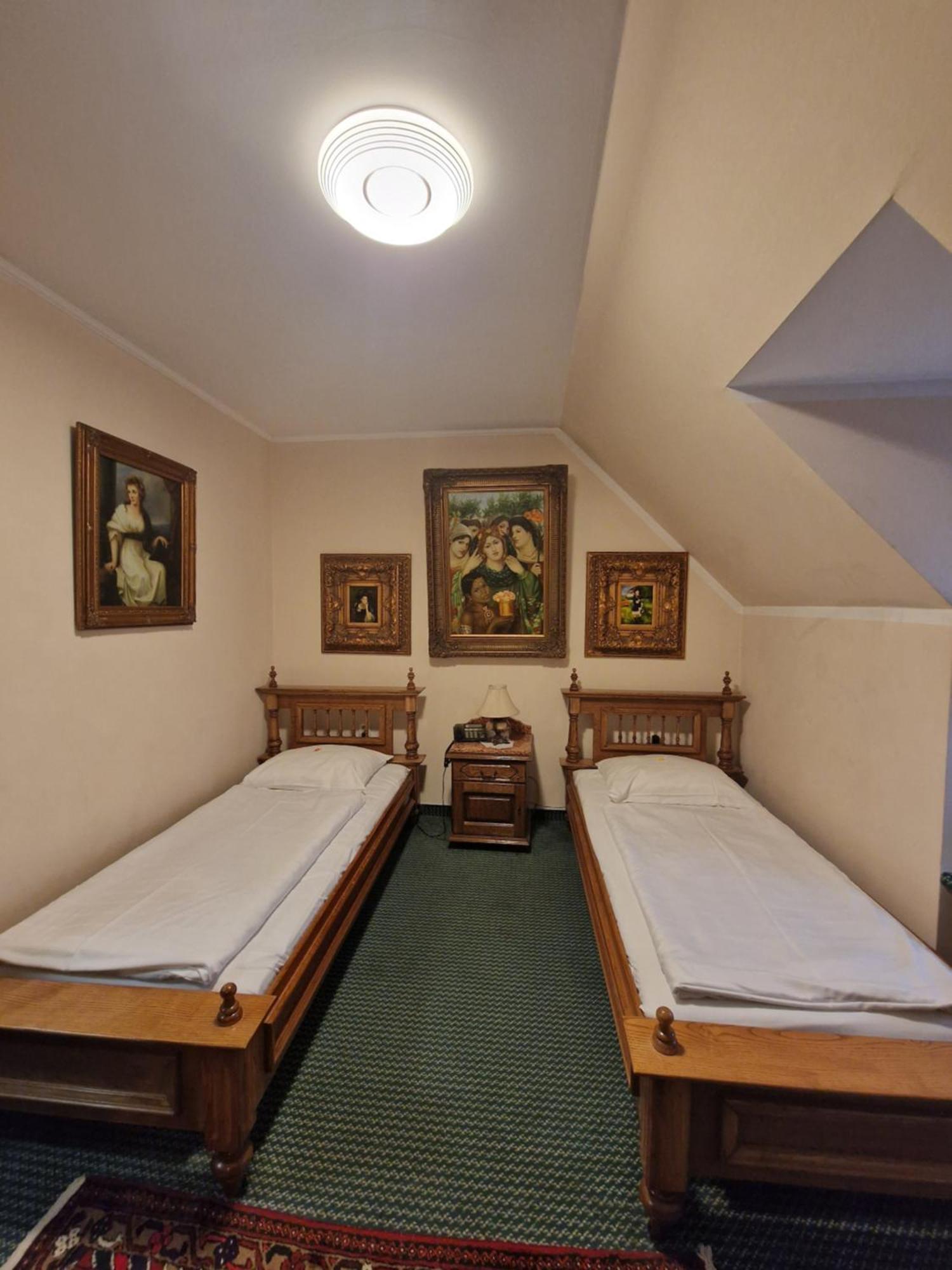 Hotel Razgorsek เวเลนเย ภายนอก รูปภาพ