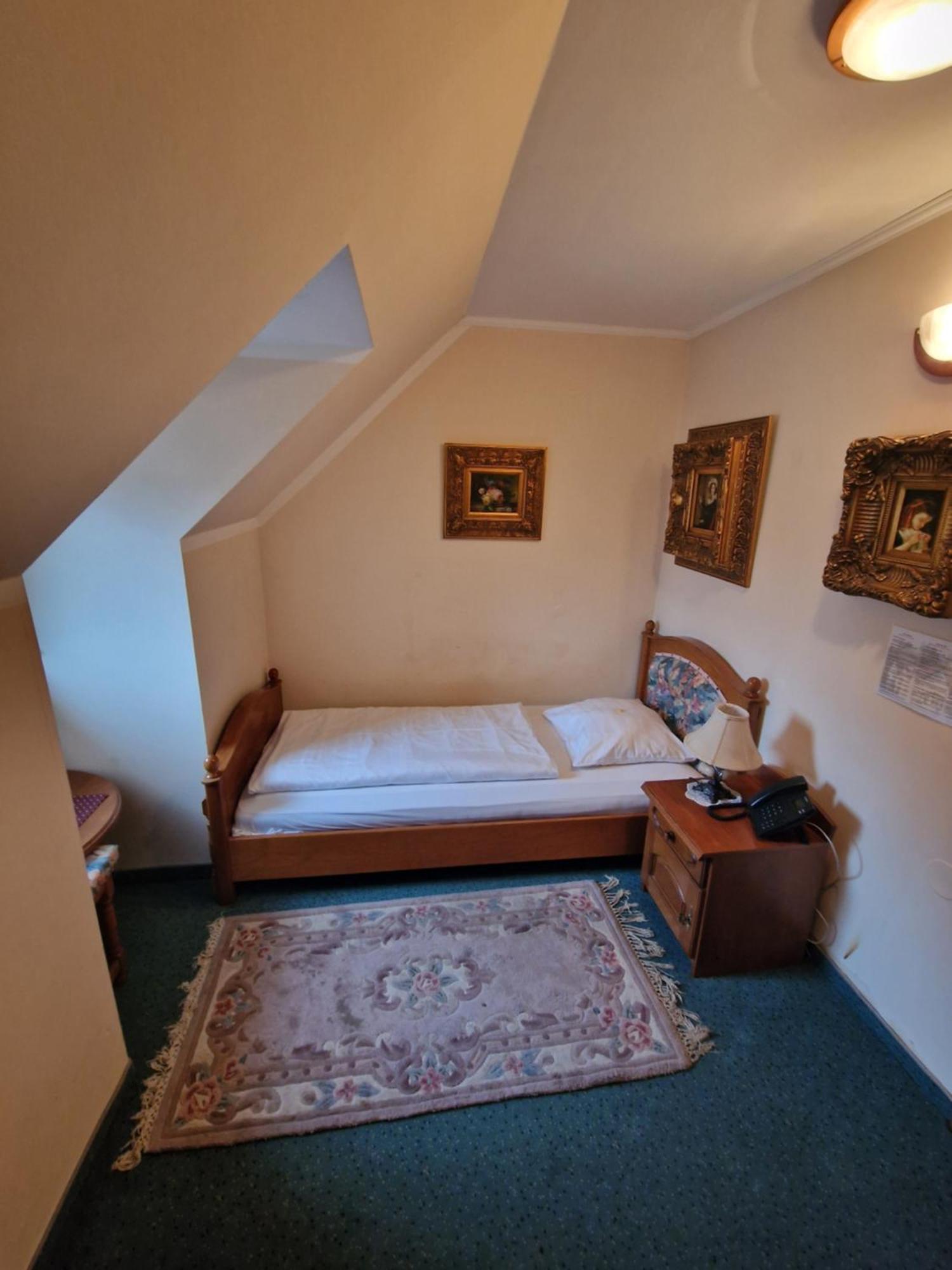 Hotel Razgorsek เวเลนเย ภายนอก รูปภาพ