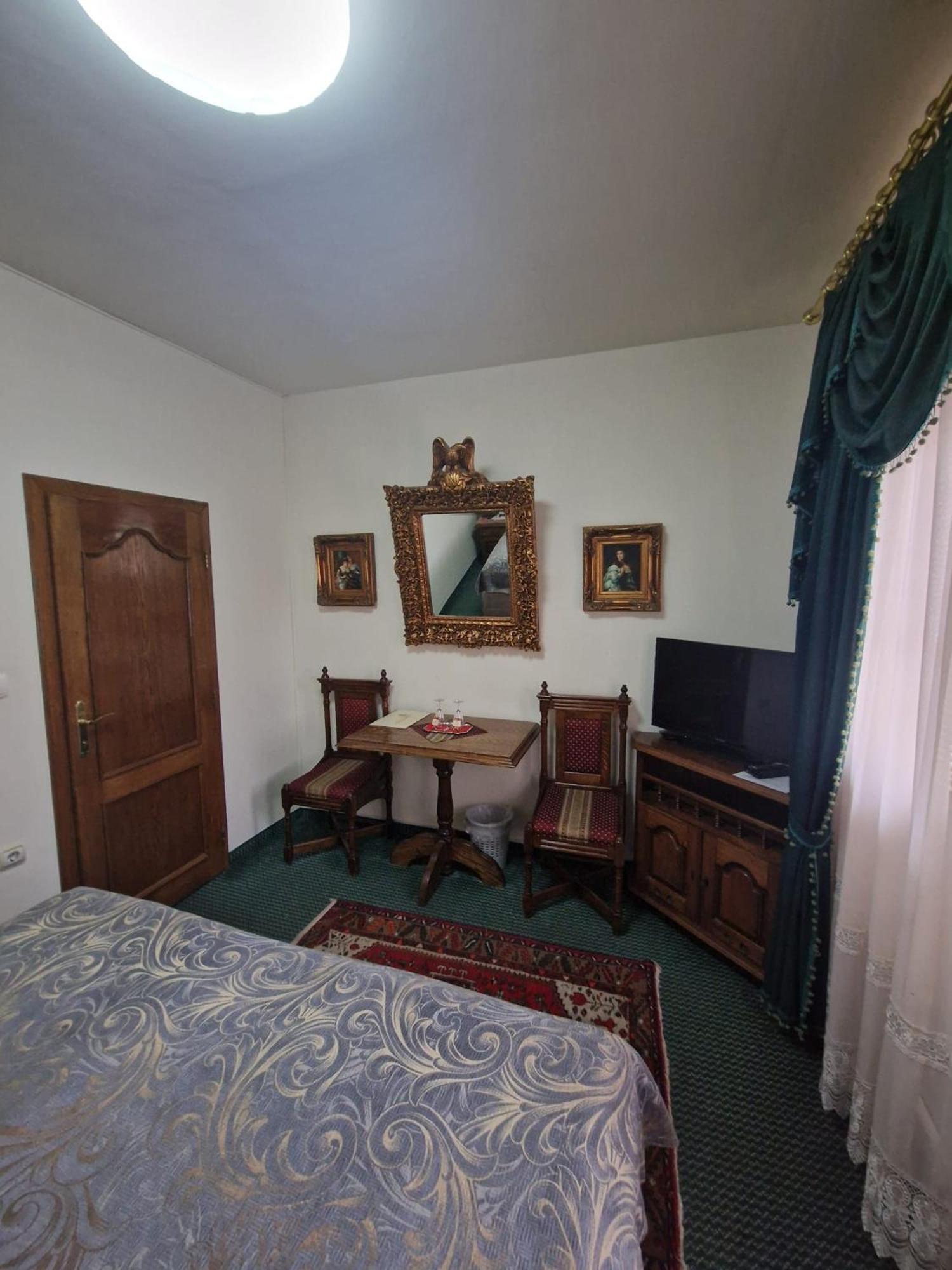 Hotel Razgorsek เวเลนเย ภายนอก รูปภาพ