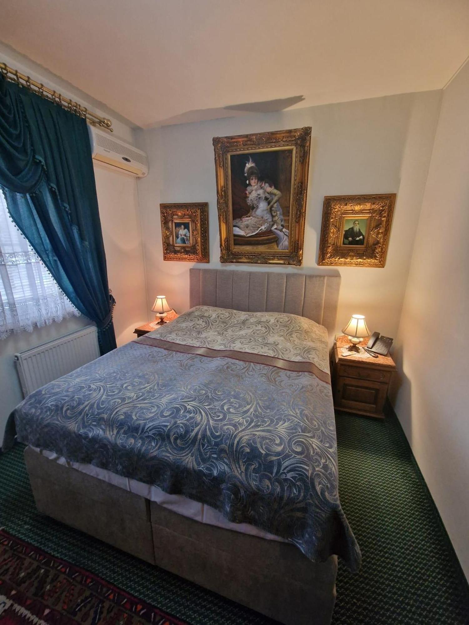 Hotel Razgorsek เวเลนเย ภายนอก รูปภาพ