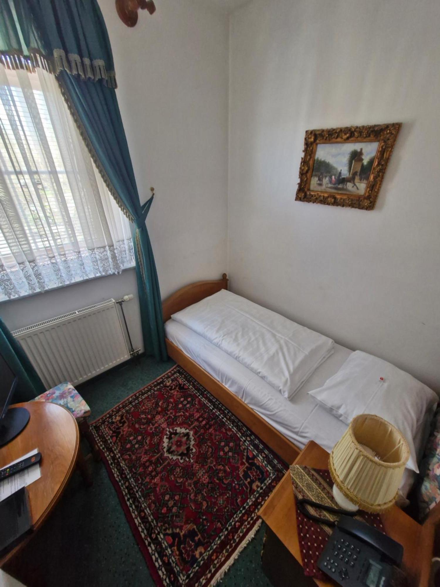 Hotel Razgorsek เวเลนเย ภายนอก รูปภาพ