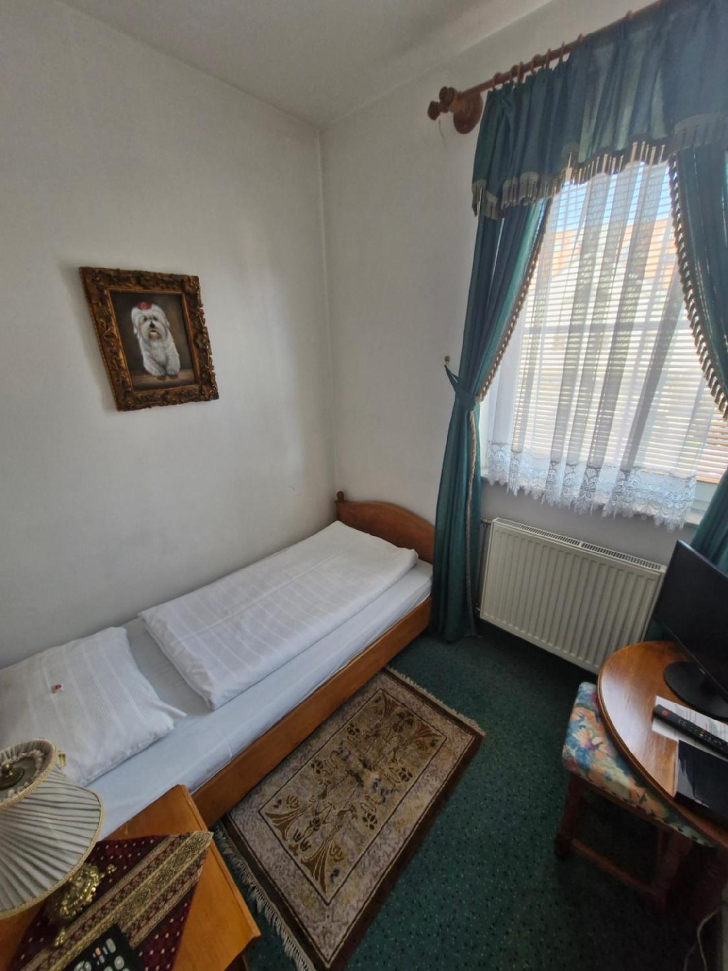Hotel Razgorsek เวเลนเย ภายนอก รูปภาพ