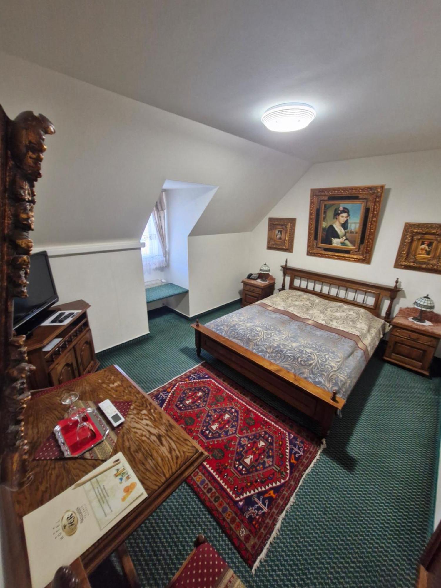 Hotel Razgorsek เวเลนเย ภายนอก รูปภาพ